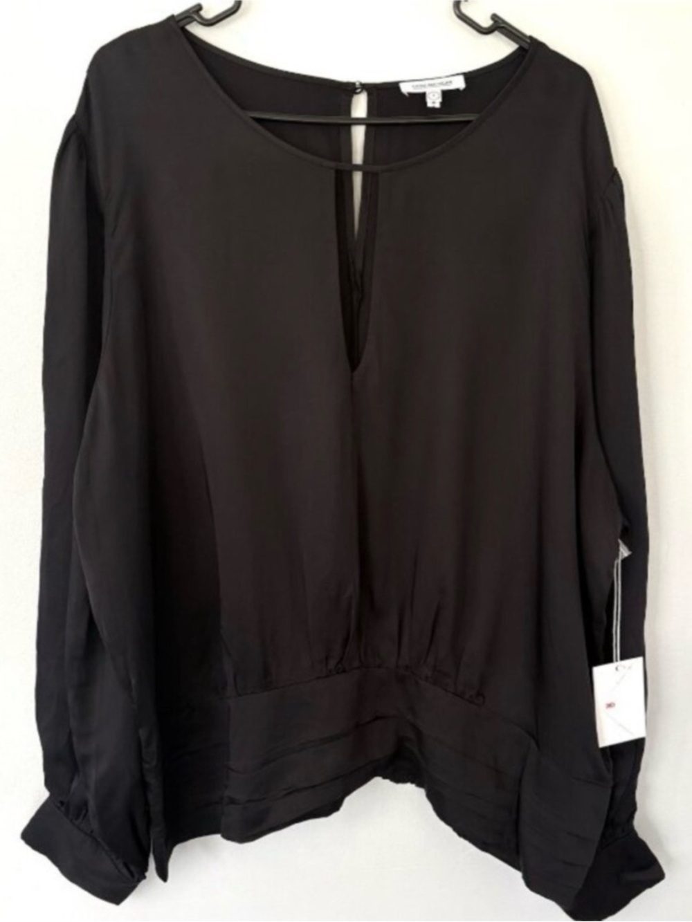 NWT Good American Size 7 (4XL) Women’s Black Satin Keyhole Blouse Top